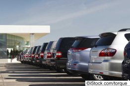 Studie: Warum sind Elektroautos (noch) Ladenhüter?