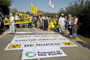 Foto Protest gegen neues Atomkraftwerk in Großbritannien