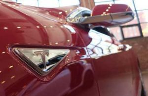 Foto Tesla plant größere Batterien für mehr Speed seiner Elektroautos