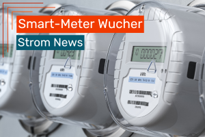 Drei Smart Meter in Grau nebeneinander, die Strom messen