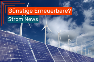 Solaranlage und Windraeder vor blauem Himmel